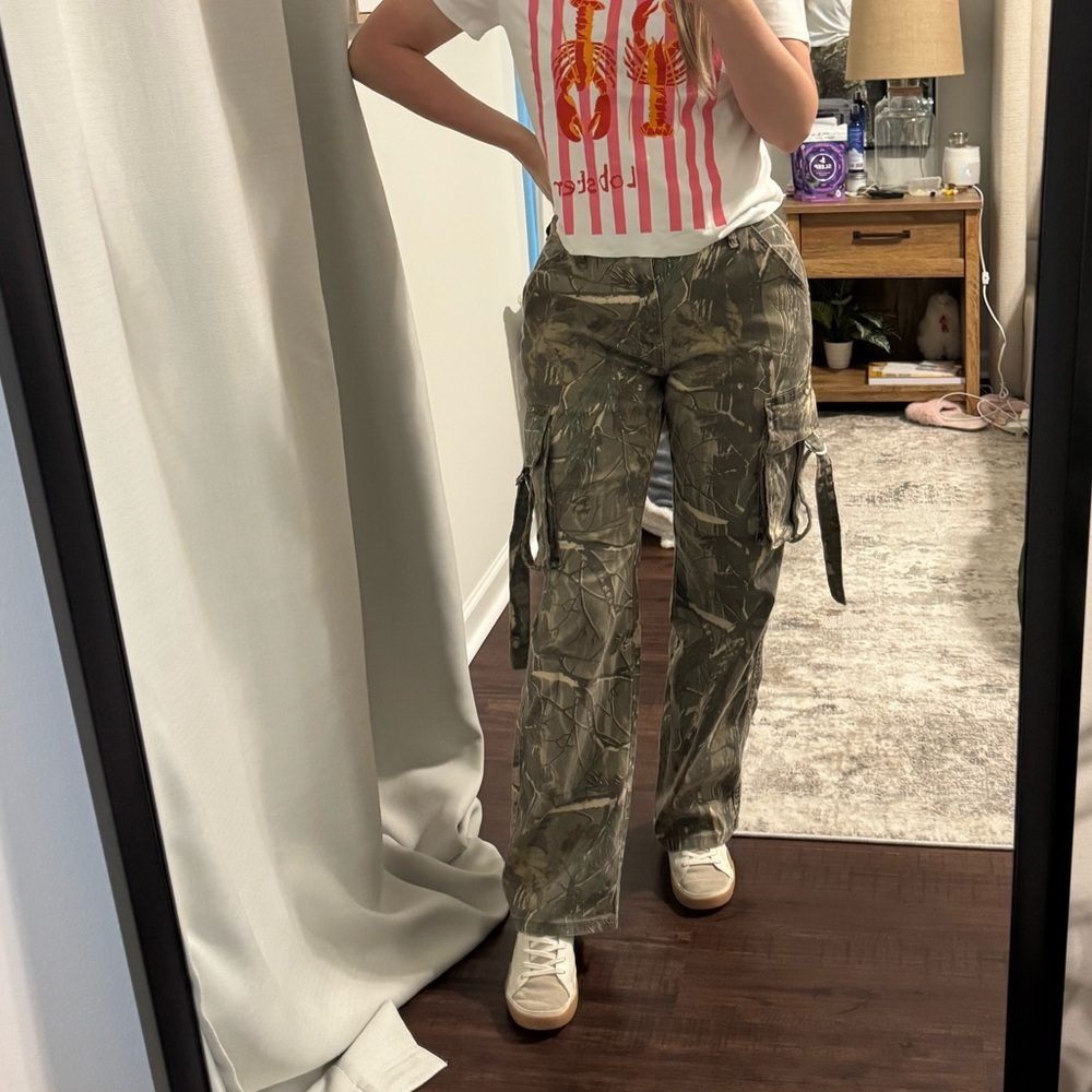 Flattering Fit Stylish Girl Woman’s Camouflage Cargo Pants - Picture 1 of 11